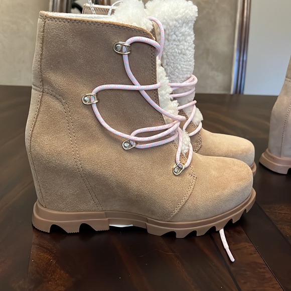 SOREL WOMEN'S JOAN OF ARCTIC™ WEDGE III LACE COZY BOOTIE - Picture 11 of 16